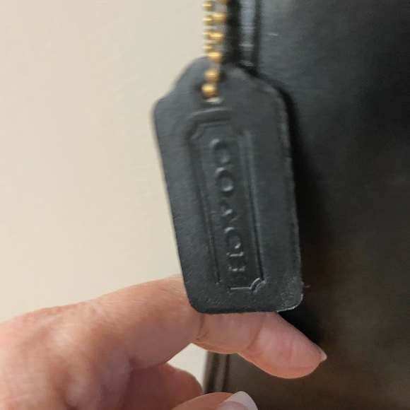 Elegant Black Coach Crossbody Bag - Picture 5 of 7